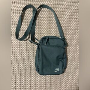 Nike Green Crossbody Bag with Adjustable Strap and Minimalist Design